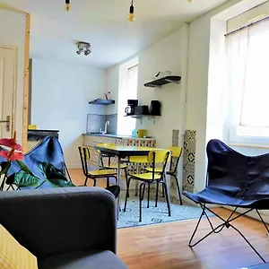  Apartment Au Bord De L'eau A Concarnoloc
